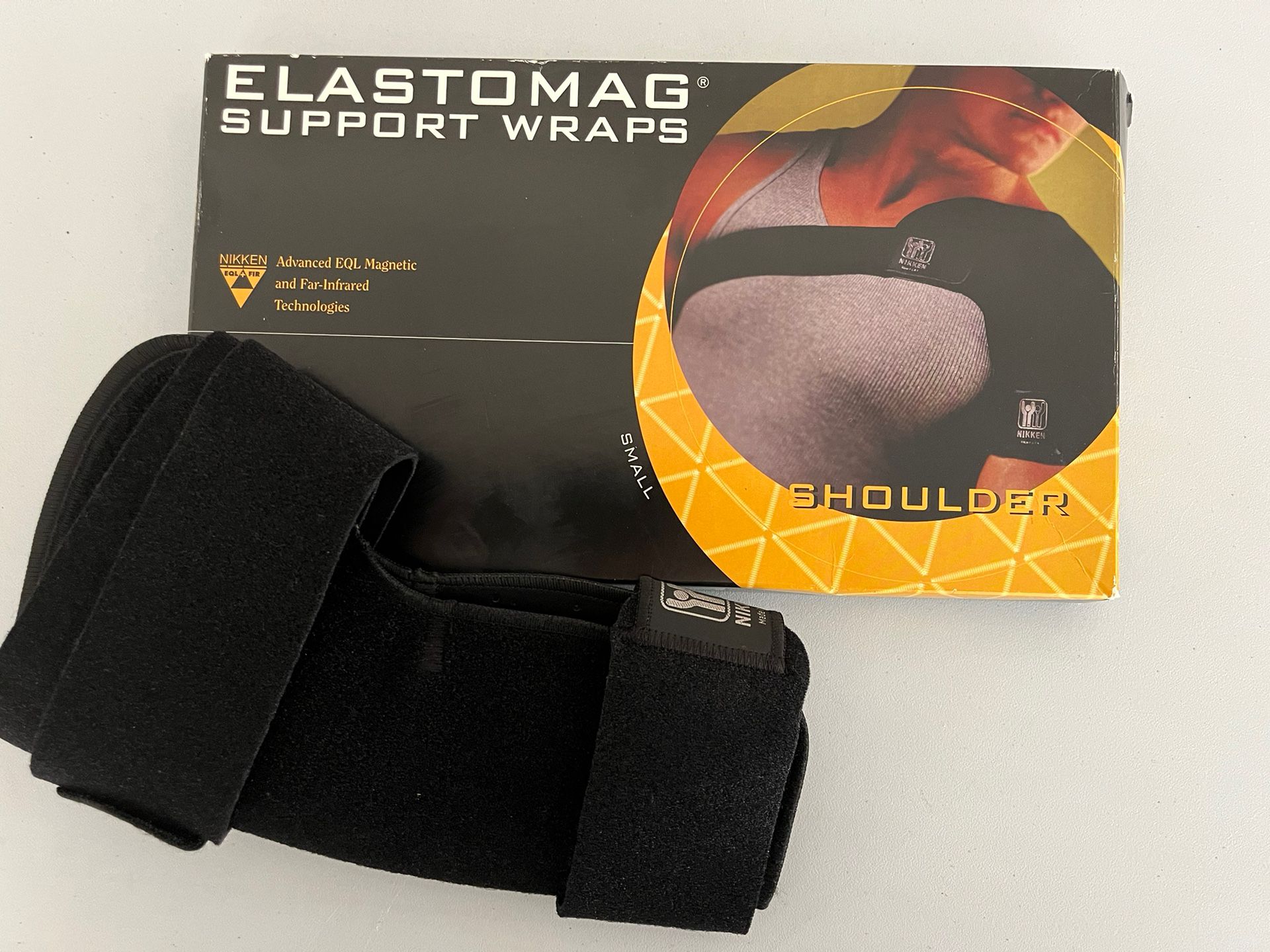 Nikken Elastomag shoulder support wrap Size Small