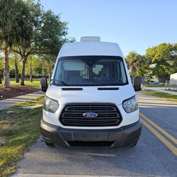 Ford Transit 250 