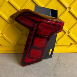 Kia Carnival Left Rear Tail Light 2025 92401- R05