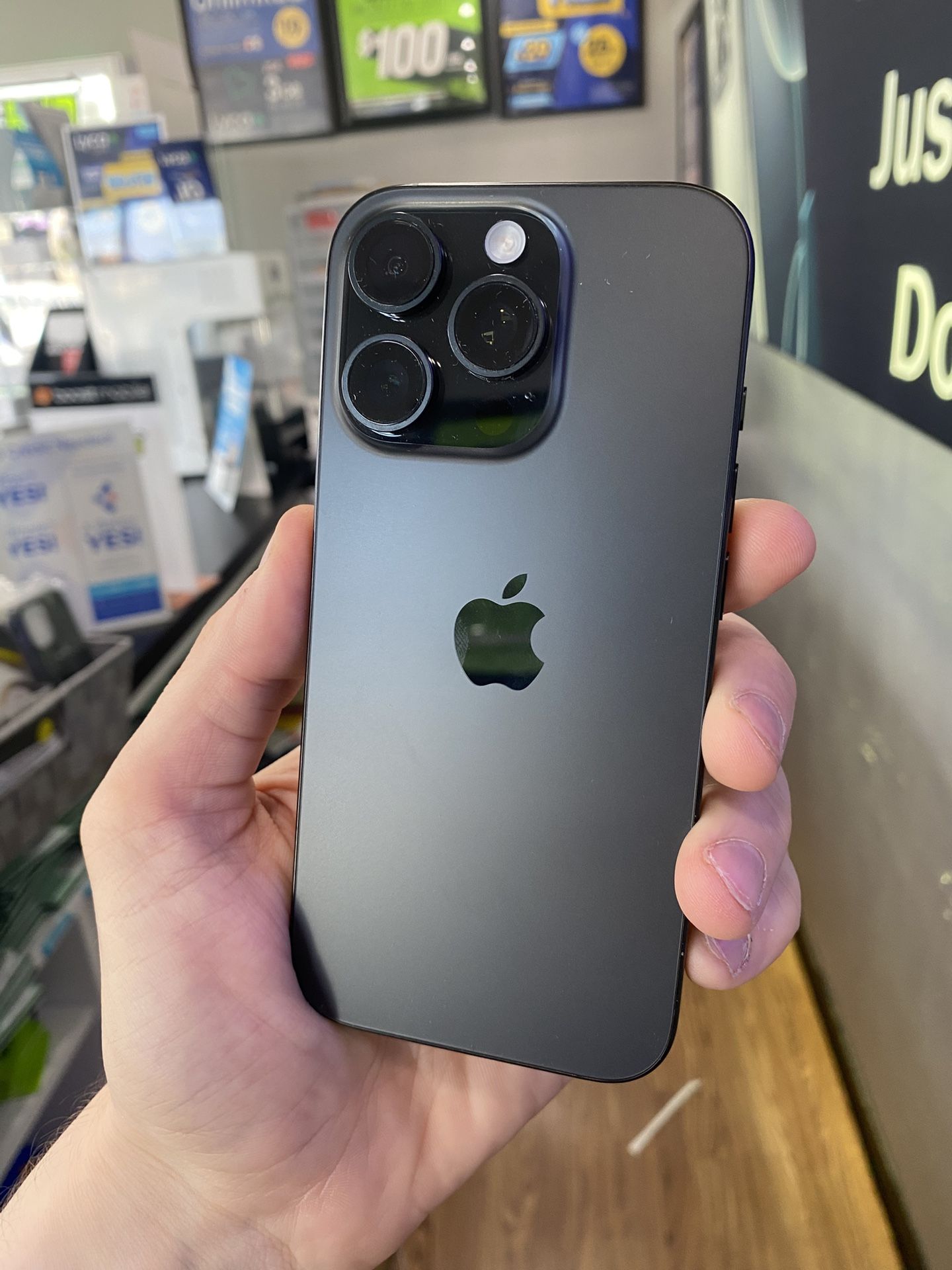 iPhone 16 Pro 1TB Black - UNLOCKED