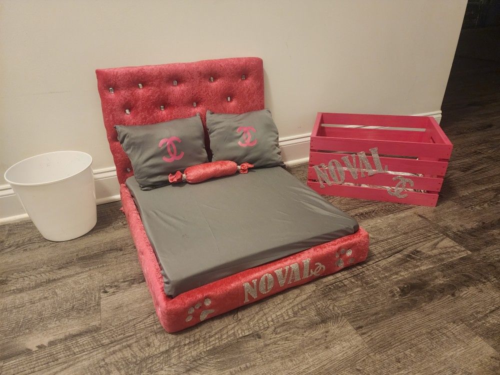 Custom Made Pet Bedding And Accessories