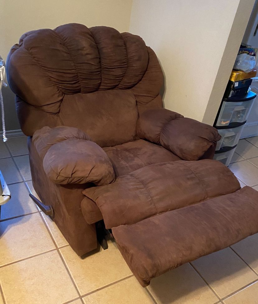 Brown Oversized Wide Recliner/ Zero Stains/ Never Used