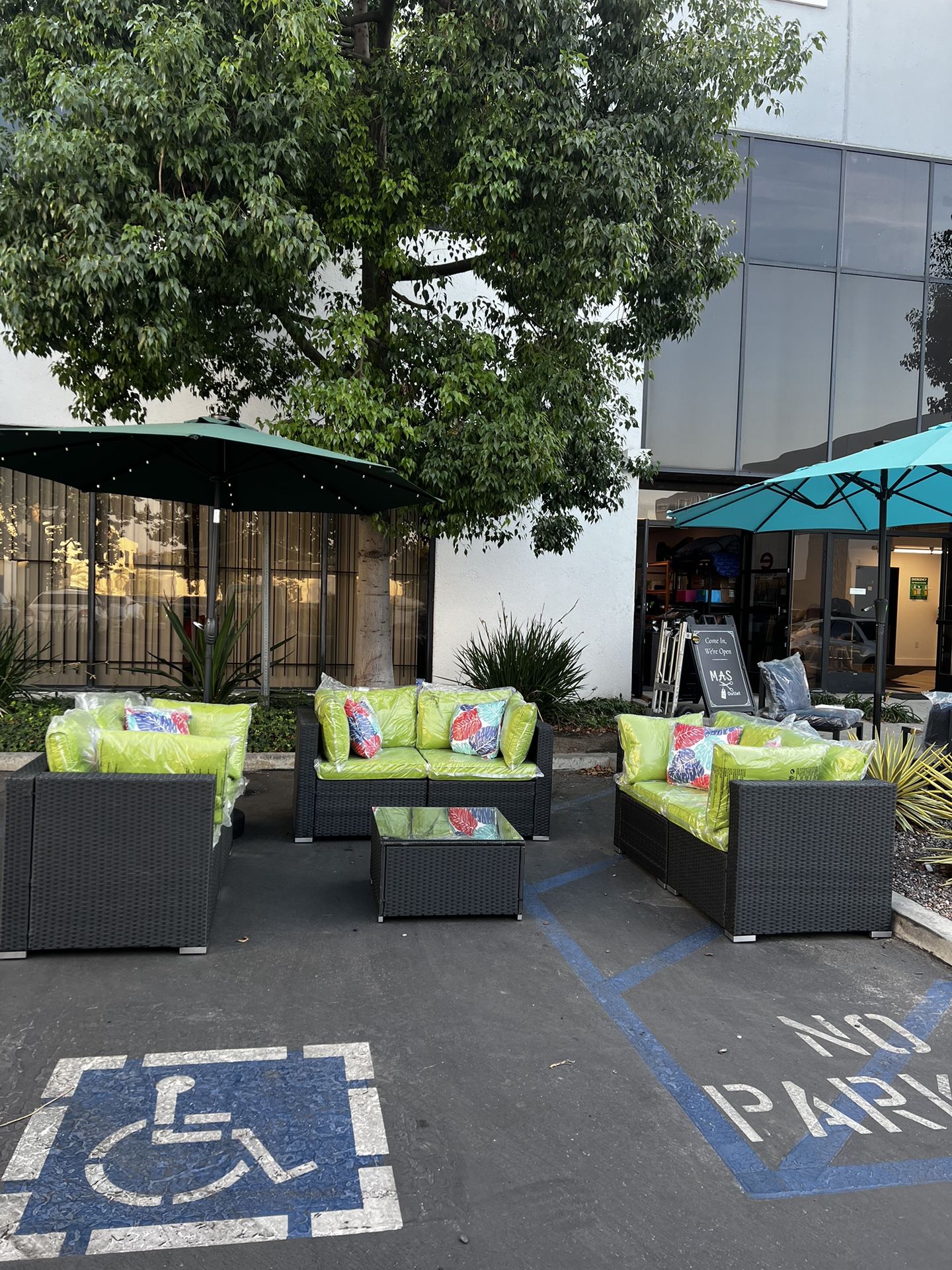 New! 7pc Outdoor Set In Green Color (umbrella And Bas Not Included)