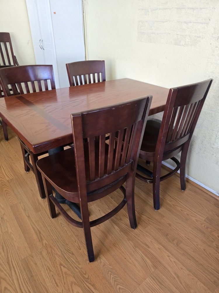 Dinning Table With 4 Chairs