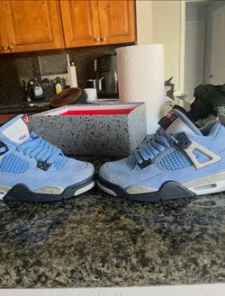 University blue jordan 4s size 3.5
