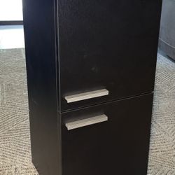LINEN SIDE CABINET WITH TWO DOORS IN BLACK