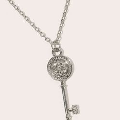 Gorgeous NEW Gemstone Key Women’s Fashion Jewelry Necklace / Gift / Accessory