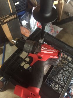 Milwaukee m18 fuel drill/driver