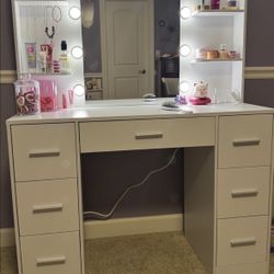 Vanity/ Tocador De Maquillaje