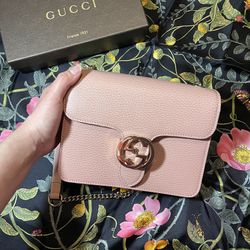 Gucci GG interlocking Pebbled Leather Crossbody Bag Light Pink