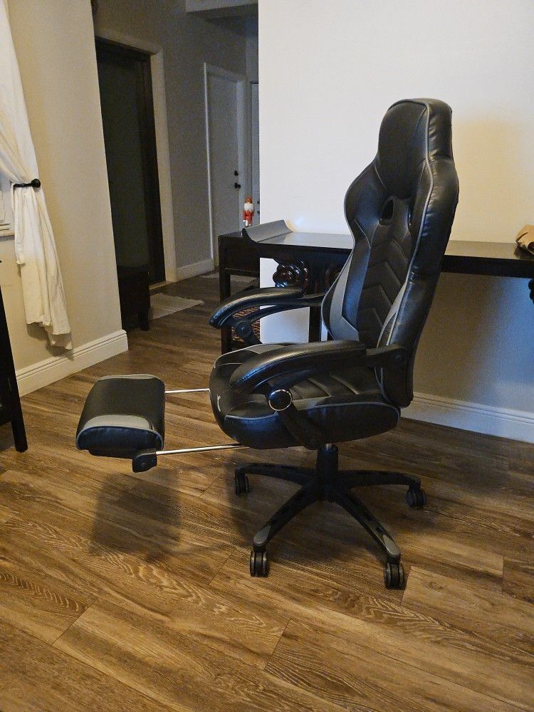 Ergonomic Gaming Chair With Footrest Recliner