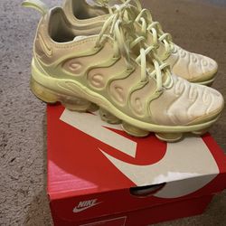 Vapormax Plus size 7 women