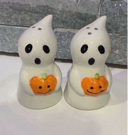 Halloween ghosts