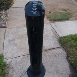 !! Floor Fan Doesn't  Osculate  Works