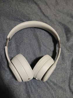 Barely used beats solo 3- working cords and case