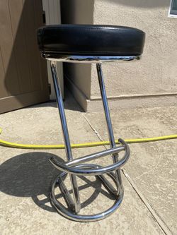 A VERY BEAUTIFUL BAR STOOL $15.00 IN GREAT CONDITION 