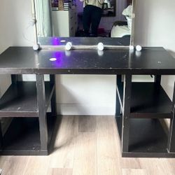 Black Desk