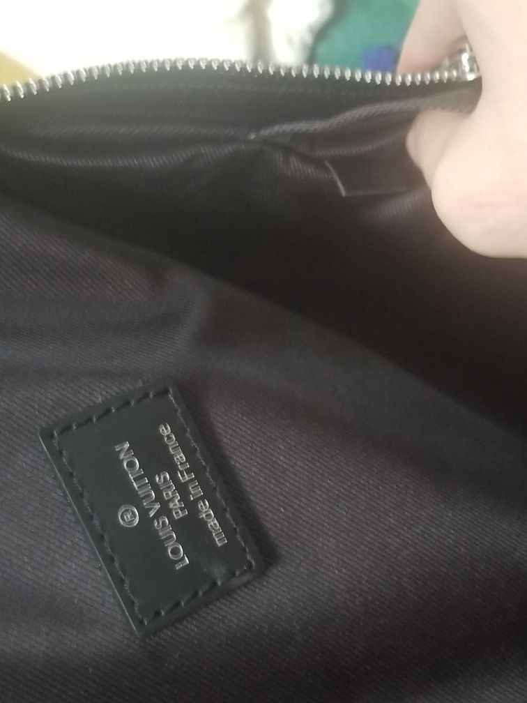 Lν Louis Vuitton sling bag (6.5*10inch) COD