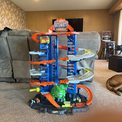 Hot Wheels City Robo T-Rex Ultimate Garage