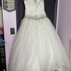 white ball gown/dress