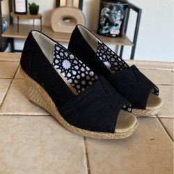 Toddler Wedge Sandals Size 9 $4