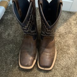 Size 10 And 12 ARIAT Kids cowboy Boots Barely Warn