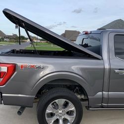 Ford F150 Undercover Tonneau Cover 6.5 Foot Authentic 