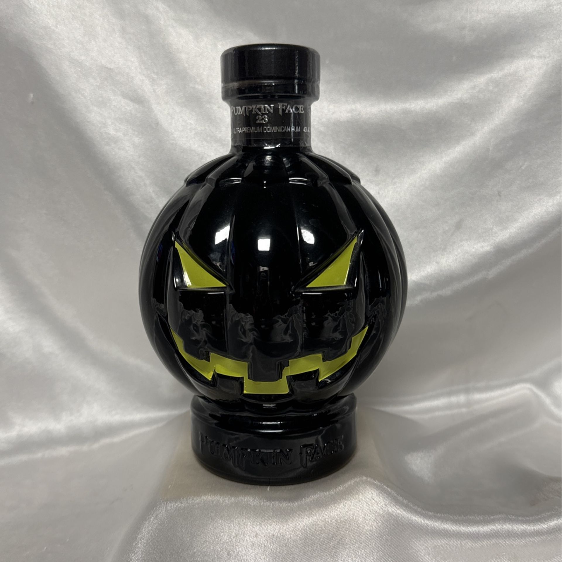 RARE PUMPKIN FACE RUM SKULL BOTTLE FULL UNOPENED 23 Yrs HARD TO FIND IN USA
