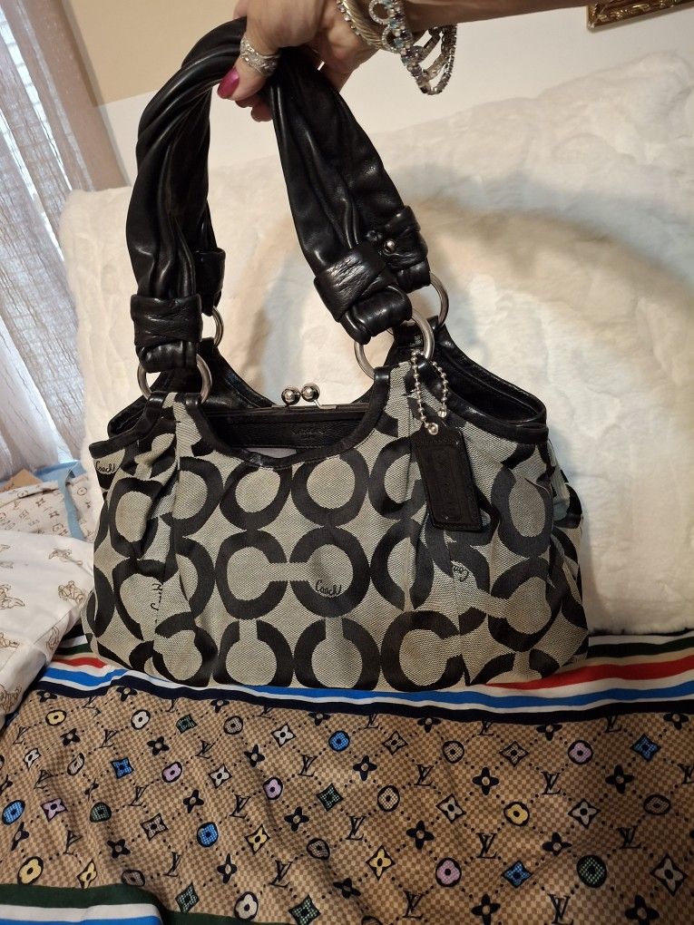 Coach Gray And Black Center Kisslock Shoulder Bag EUC 