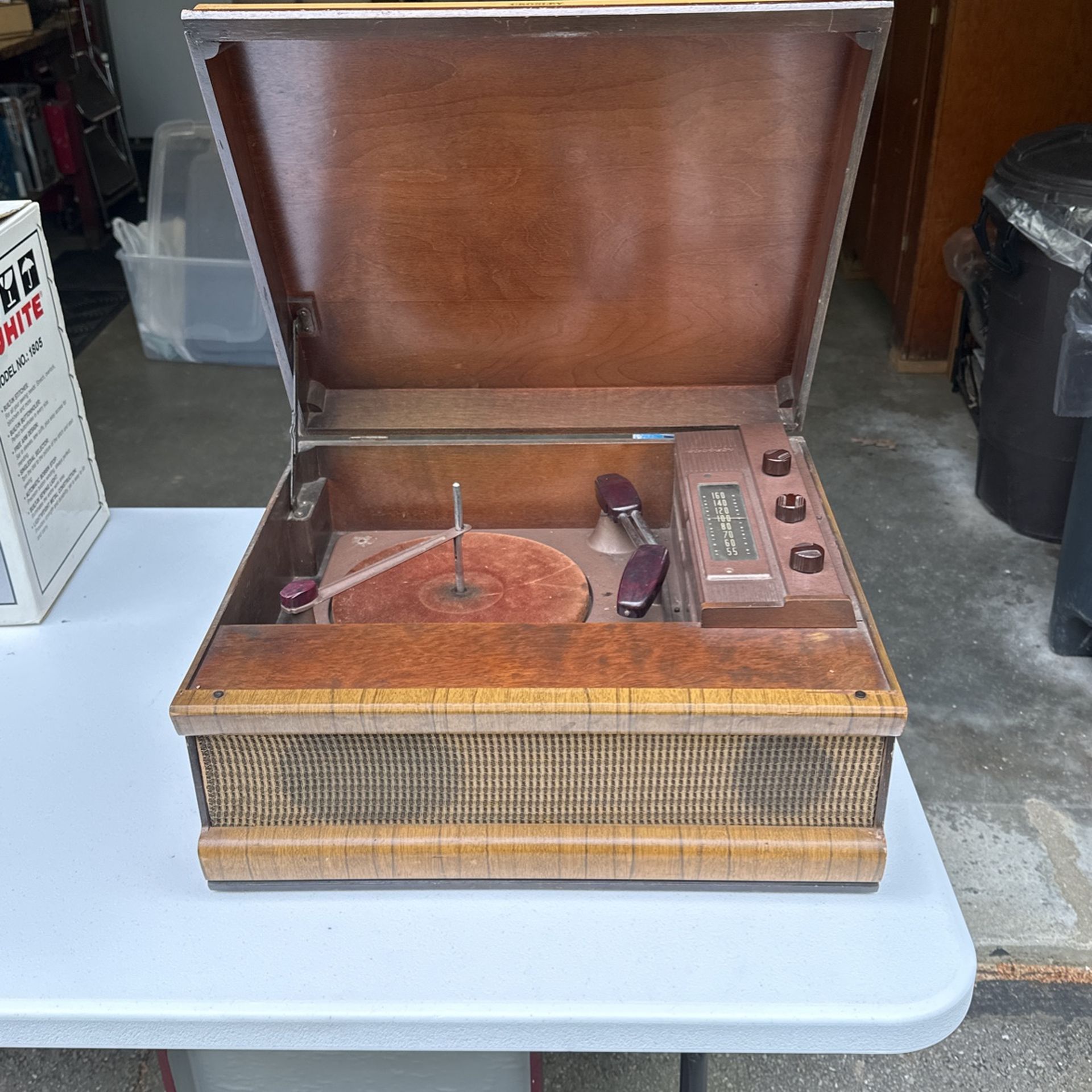 Crosley Radio Phonograph Tabletop