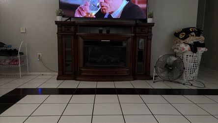 Tv stand for up to 75 in tv