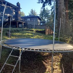 15' Trampoline