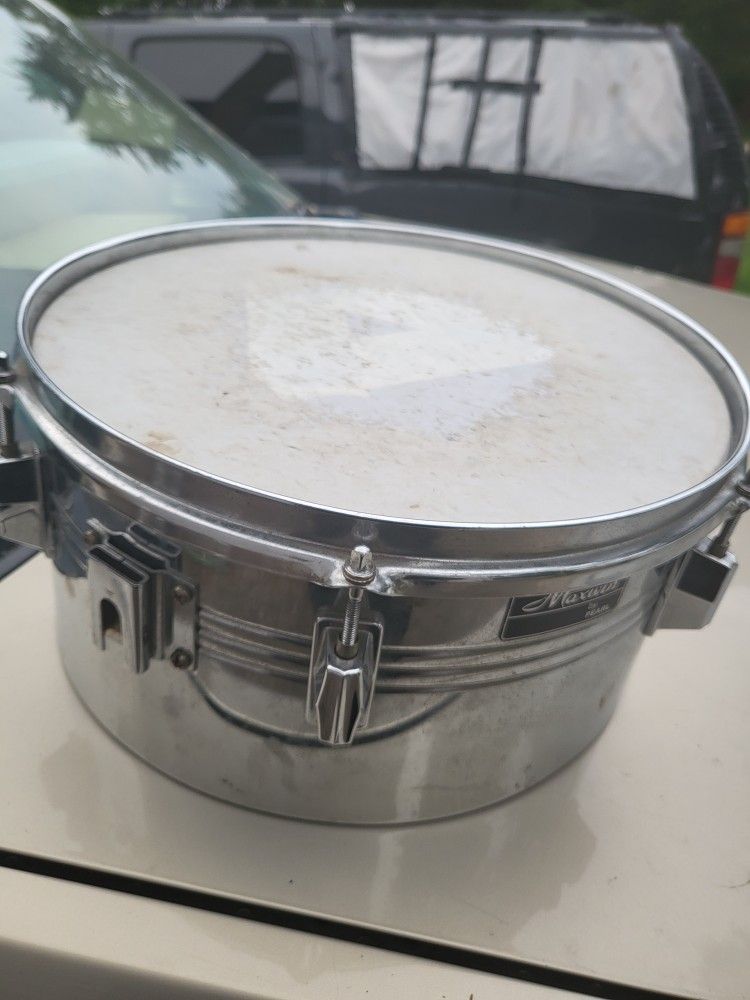 pearl Maxwin timbale
It's either 13 or 14 x8
Good condition sounds great