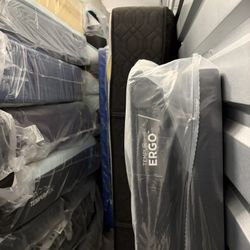 Tempurpedic Ergo adjustable base!!!! Brand New 