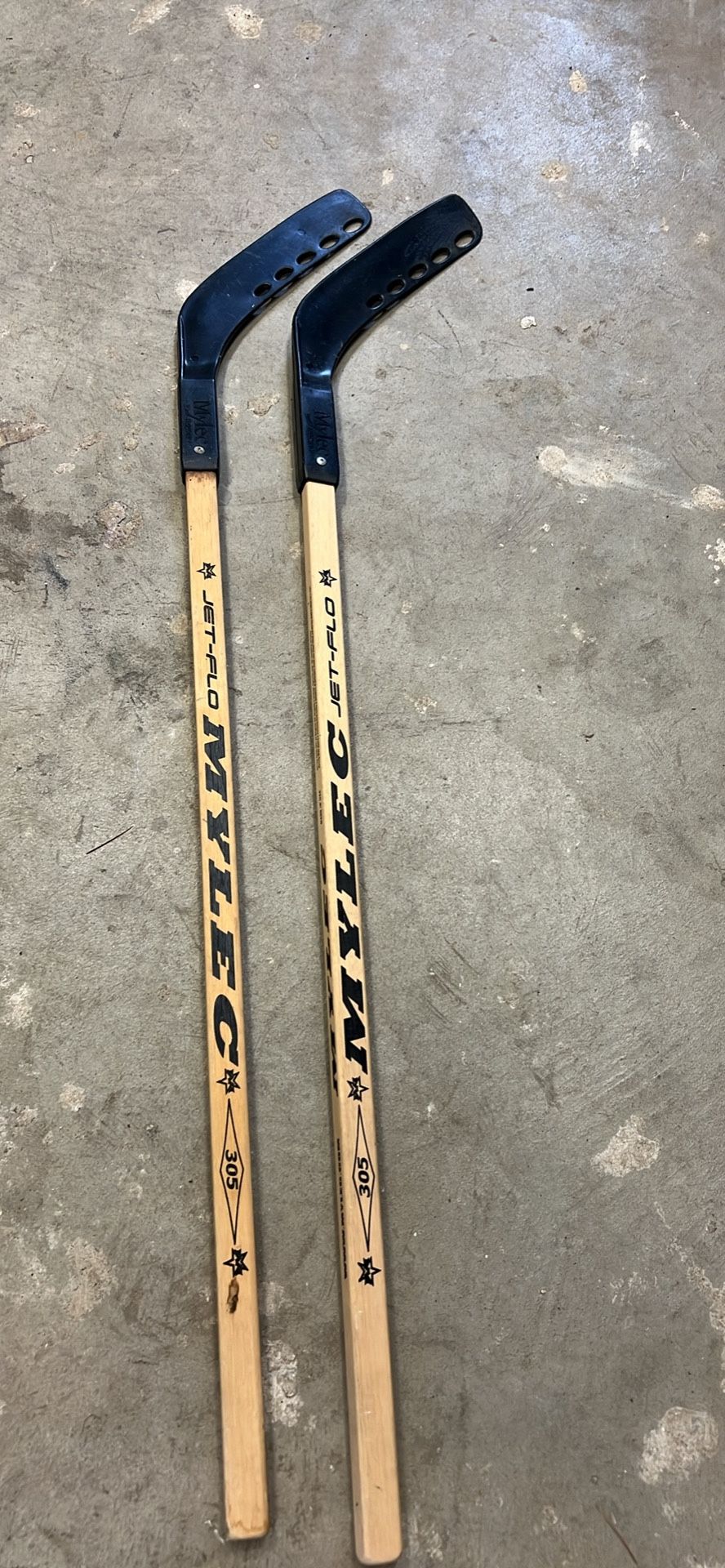 Mylec Jet-Flo 305 Black Blade RH Hockey Stick Set Of 2