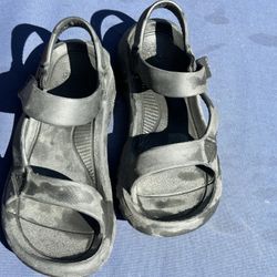 Teva Men’s Seven, Women’s Nine, Unisex, Rubber Sandals Near Nearly New 