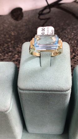 14k Yg Blue Topaz ring
