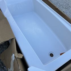 Hi everyone  we have this deal two pieces   Tub and walls flood deal just the walls swan cost $799 juts the the tub cost $500  and we this two pieces 