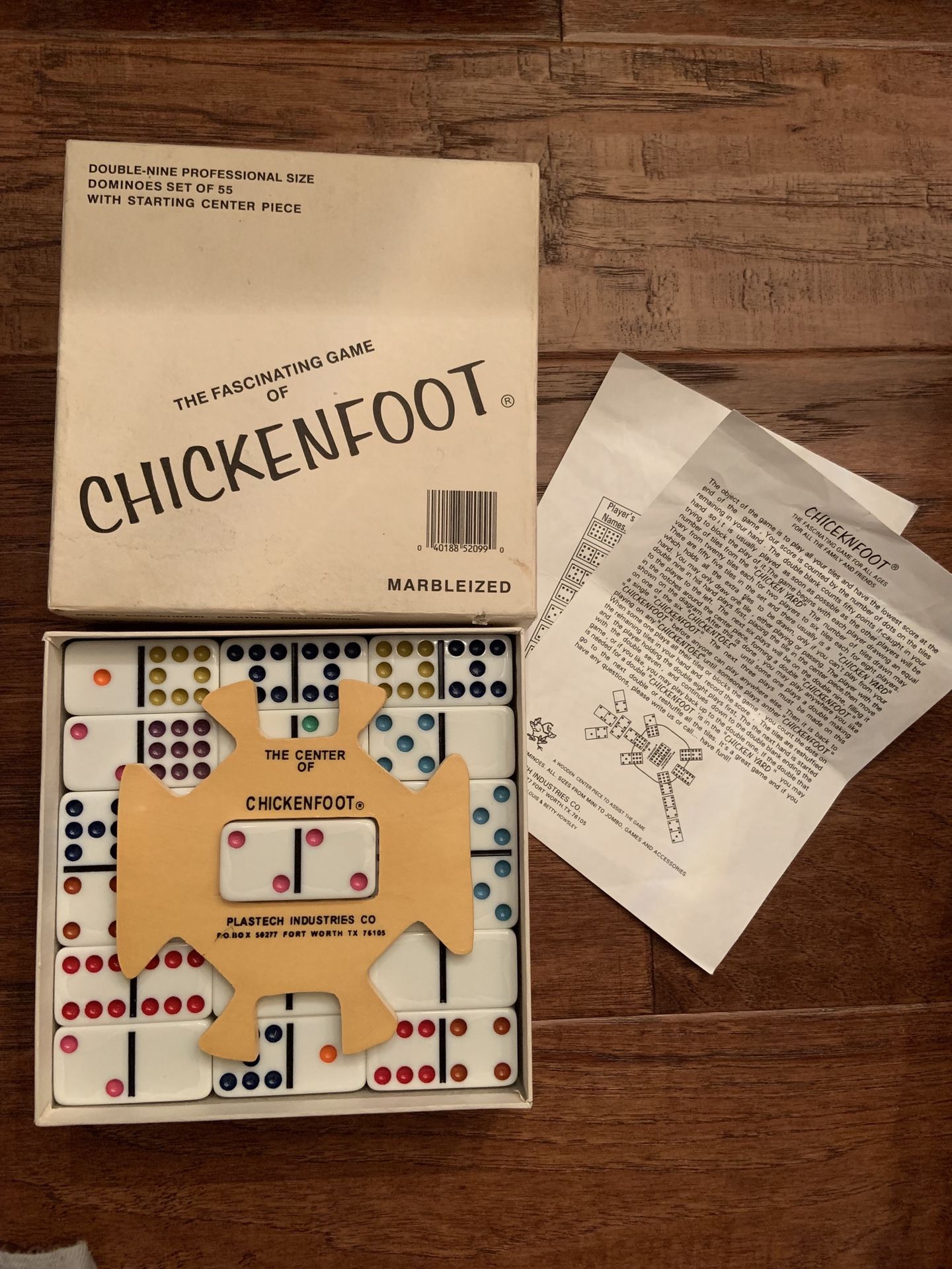 VINTAGE: LOUIS & BETTY HOWSLEY MARBLEIZED 'CHICKENFOOT DOMINOS (55) COMPLETE BOX