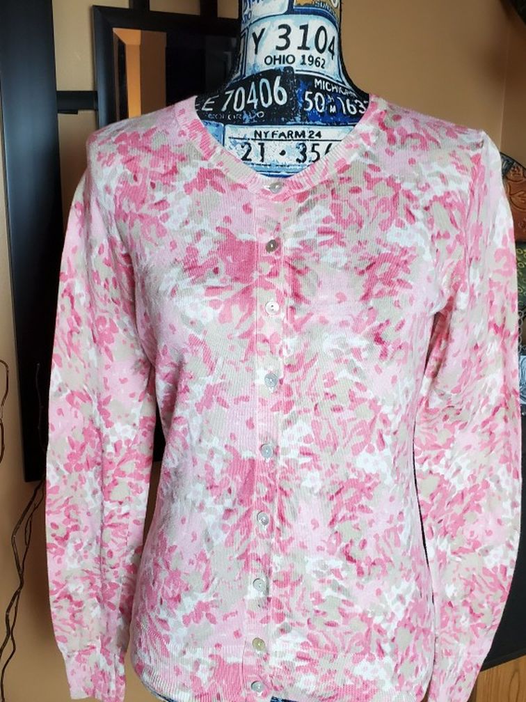 BANANA REPUBLIC PINK FLORAL BUTTON DOWN SWEATER!