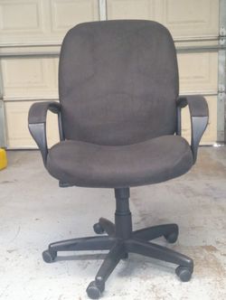 Staples Hi Bk Swivel Chair 