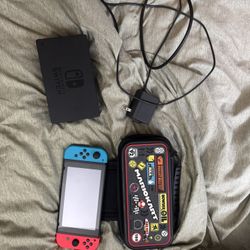 Mario kart Deluxe 8 Switch bundle 