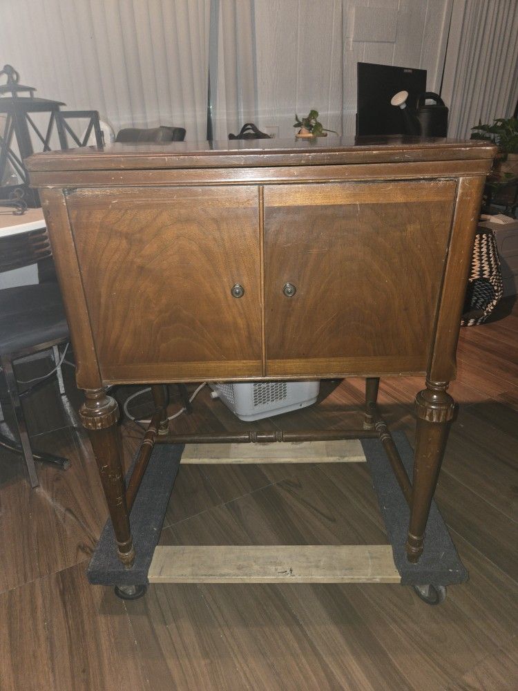 Domestic Rotary Sewing Machine And Cabinet