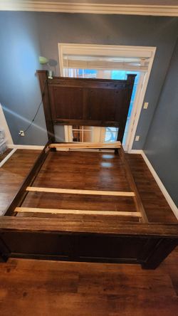Nice 4 Piece Queen Bed Set
