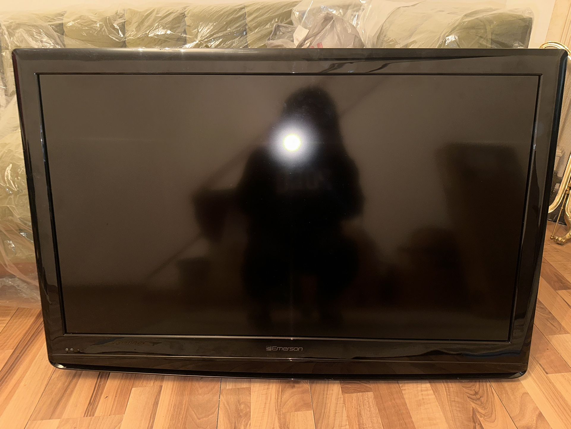 Emerson 42 inch TV