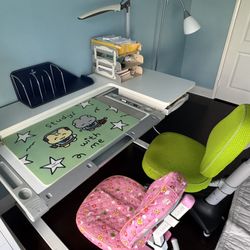 Premium Student Desk (Comp Pro )+ 2 Chairs + Adjustable Lamp — $250 (Torrance)