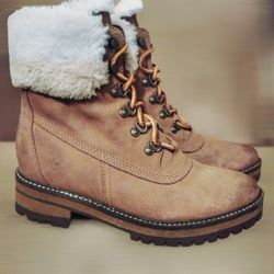 Women's Timberland Courmeyer Valley 6" WP Boots  Size 8.5