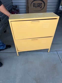 Shoe cabinet