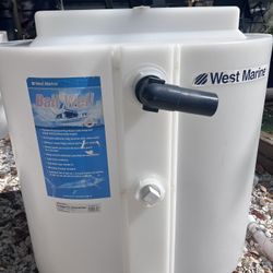 West Marine 32 Gallon Oblong BaitWell