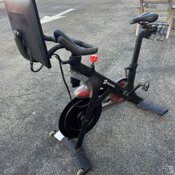 🚴‍♂️ 2021 Peloton Bike – $350 OBO (Works Great!)